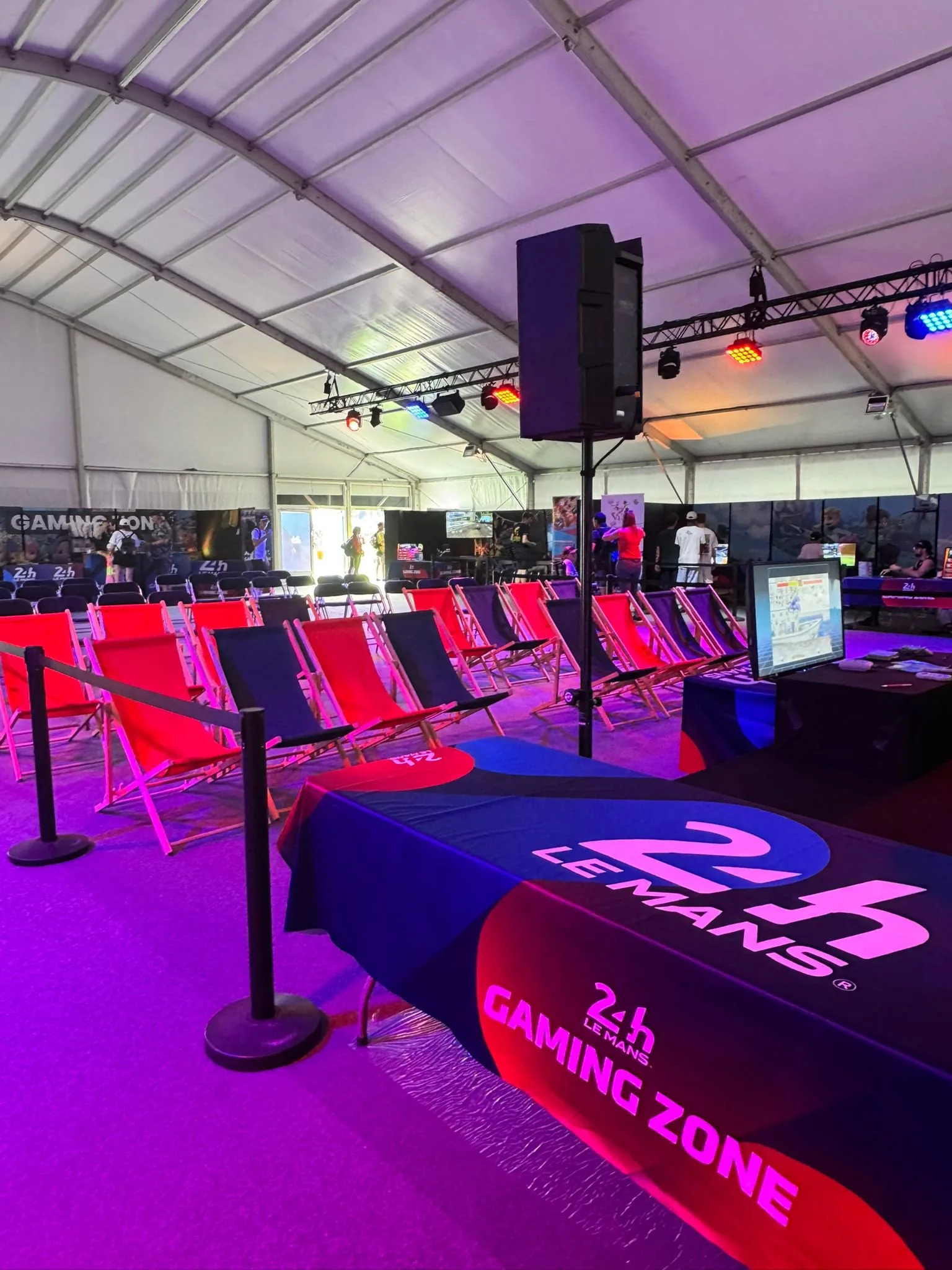 Les postes de jeu de la Zone Gaming